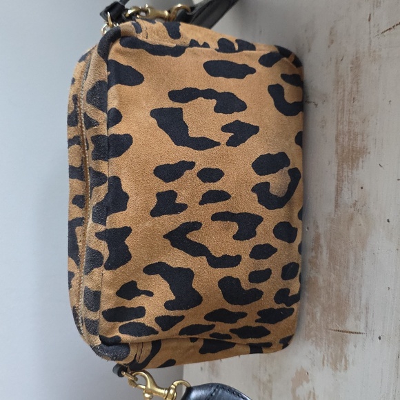 Clare V Midi Sac In Leopard Suede With Crossbody Strap - Picture 2 of 13